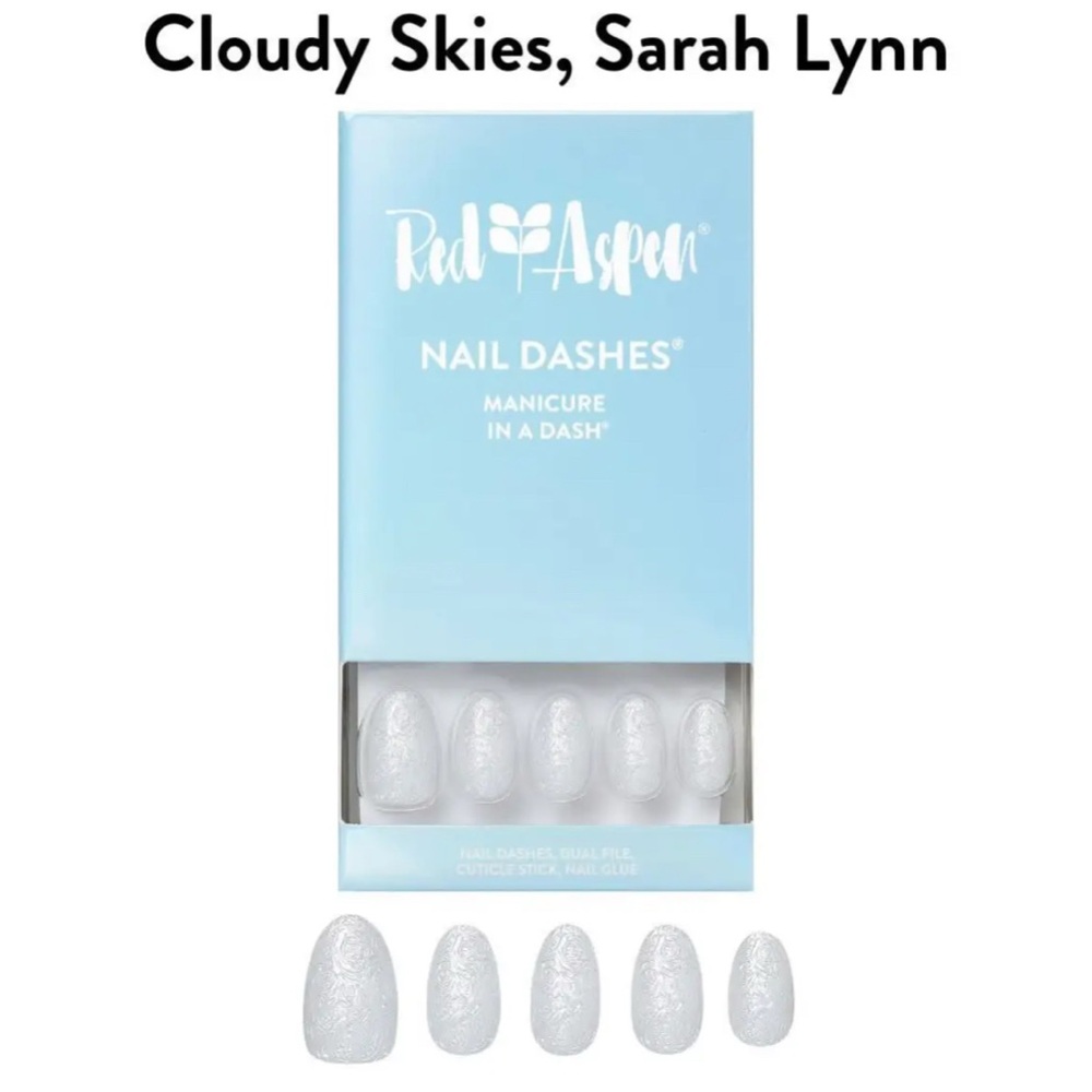 NWT Red Aspen Cloudy Skies, Sarah Lynn Short Almond Dashes